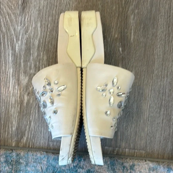 Tory Burch White Floral rhinestones Sandals leather up uppers and inside - Picture 3 of 7